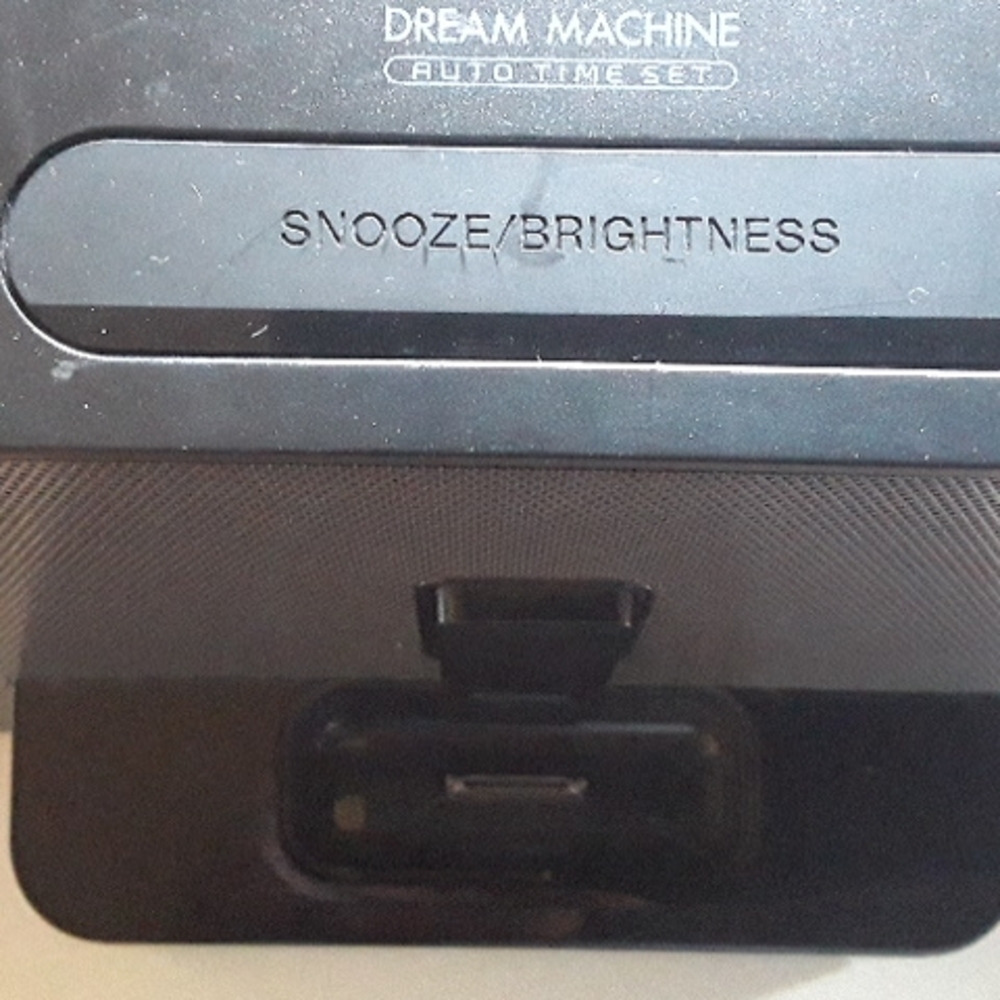 Sony Dream Machine Personal Audio System - Picture 3 of 6